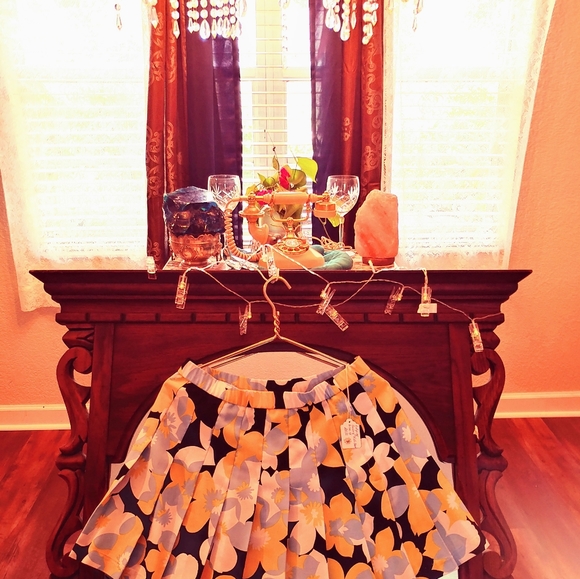 Lilys of Beverly Hills Designer Skirt - Picture 2 of 3